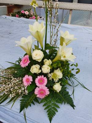 Hjorteds Handelstraedgaard i Vaestervik hjaelper dig med blommor till begravningen